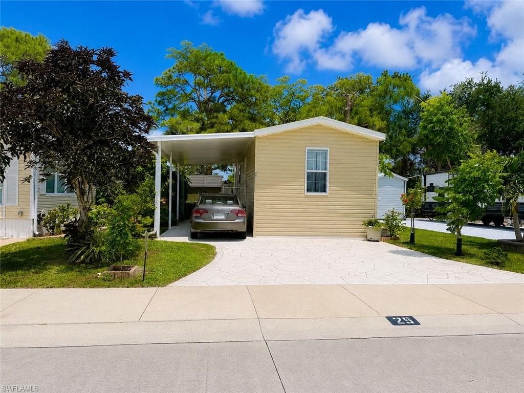 25 Bass LN 25 NAPLES, FL 34114
