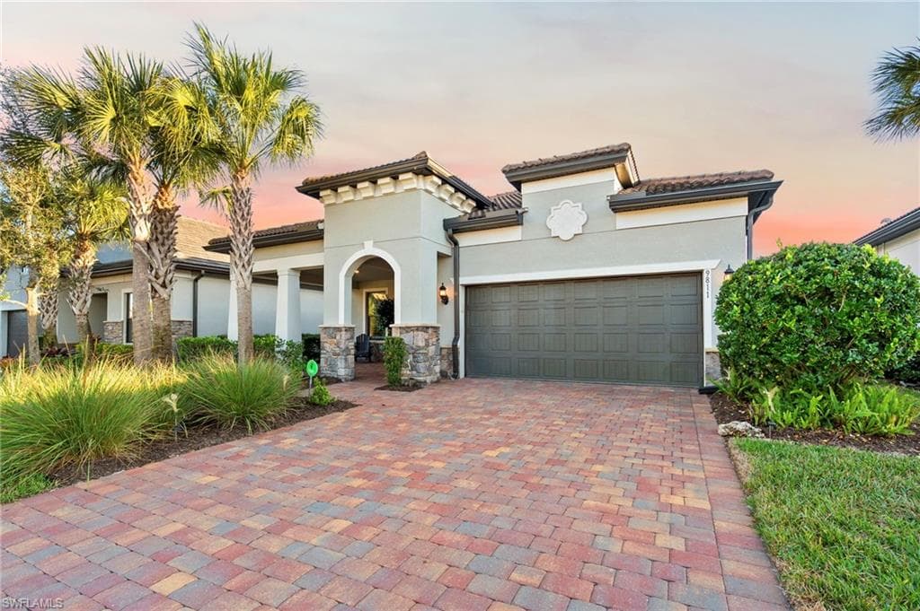 9811 Everglades DR NAPLES, FL 34120