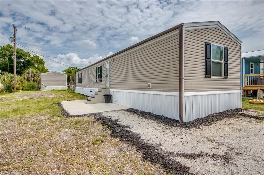 352 Sacramento ST NORTH FORT MYERS, FL 33903