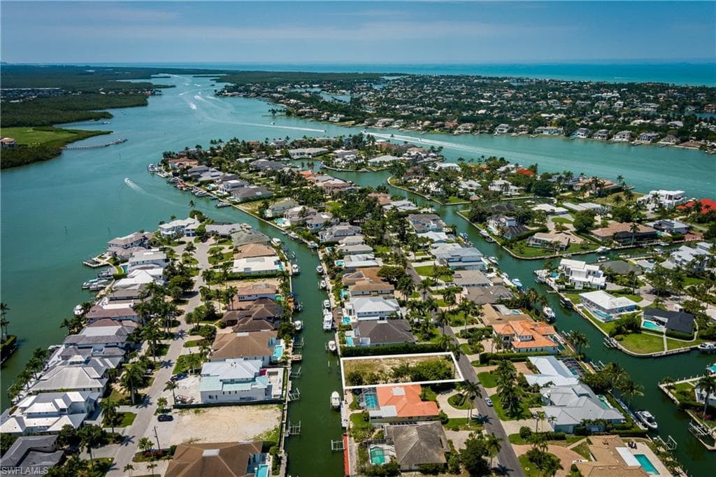 2165 Tarpon RD NAPLES, FL 34102