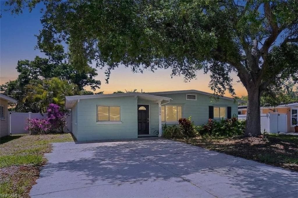 3300 Kingston ST N ST. PETERSBURG, FL 33713
