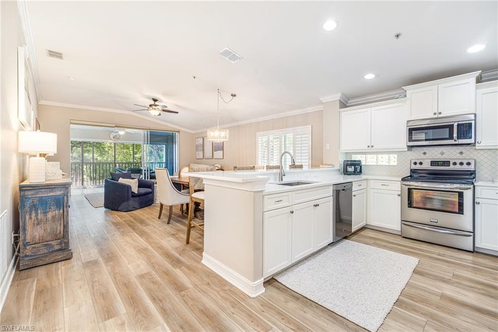 975 Tarpon Cove DR 204 NAPLES, FL 34110