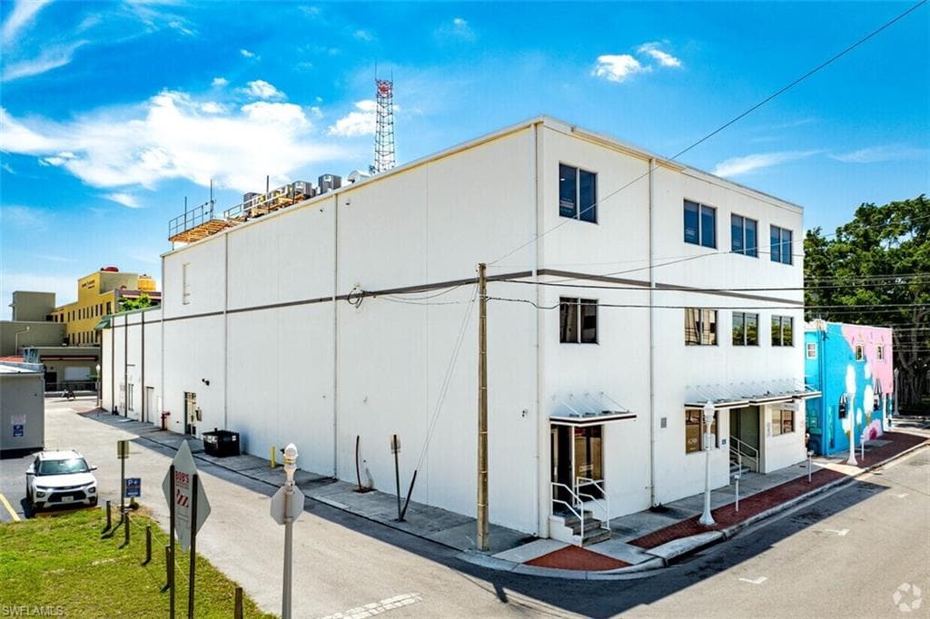 2402 Bay ST FORT MYERS, FL 33901