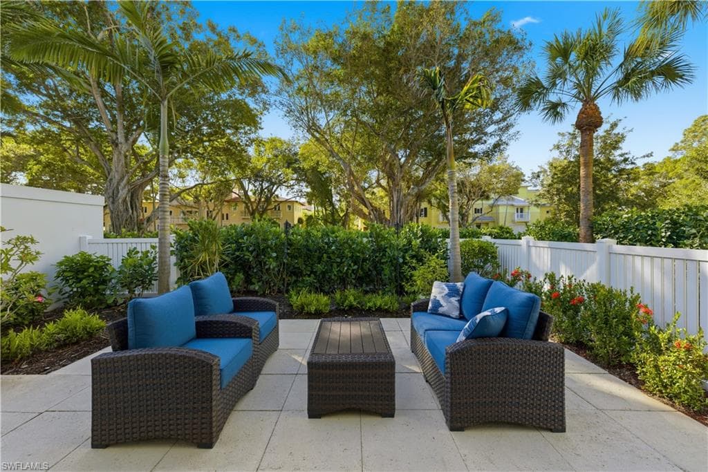 341 3rd AVE S 341 NAPLES, FL 34102