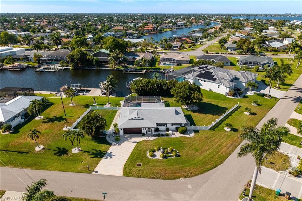 2025 SE 39th ST CAPE CORAL, FL 33904