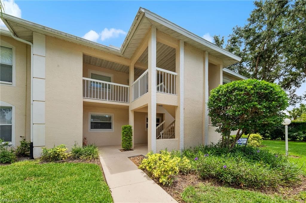 621 Squire CIR 204 NAPLES, FL 34104