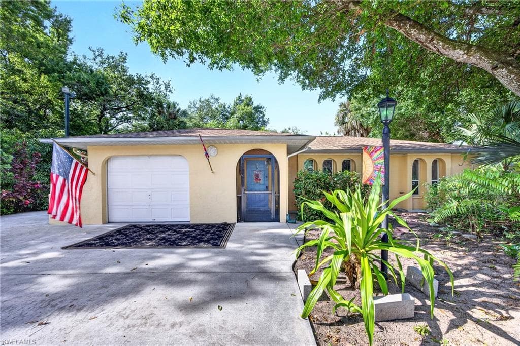 339 W Mariana AVE NORTH FORT MYERS, FL 33903