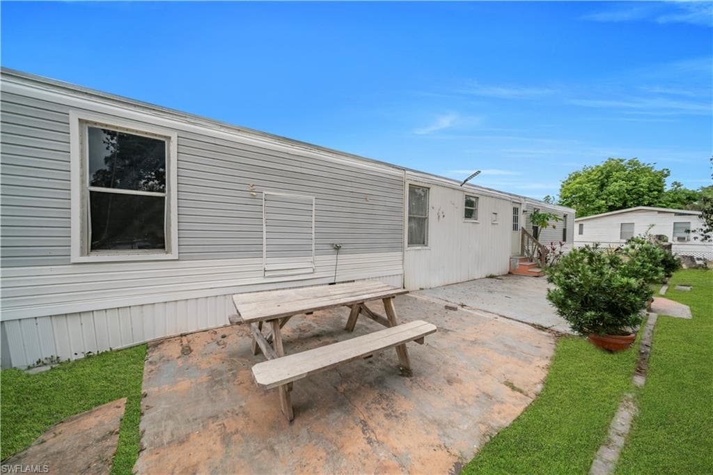 8106 Penny DR NORTH FORT MYERS, FL 33917