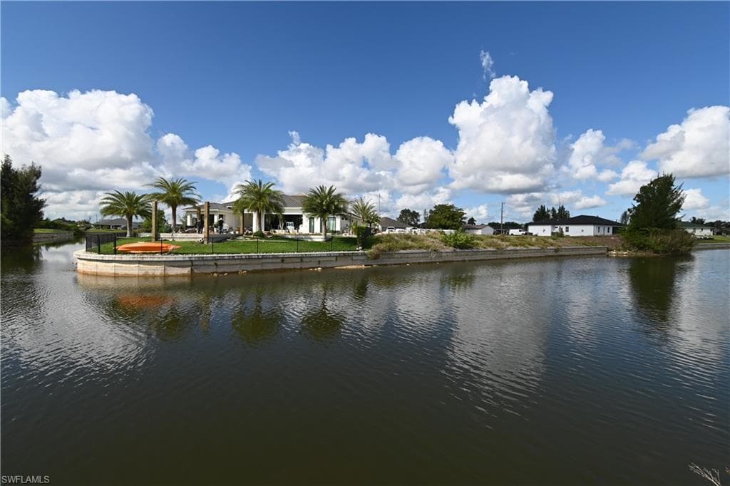 432 SW 22nd ST CAPE CORAL, FL 33991