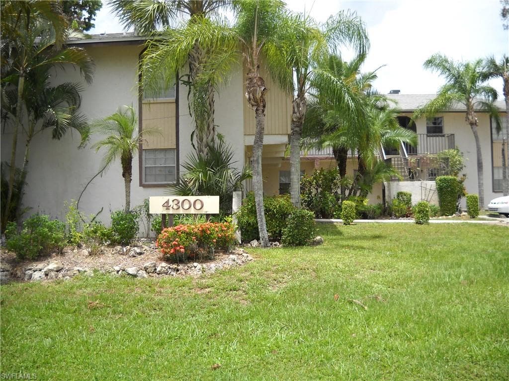 4300 Gulfstream DR 2D NAPLES, FL 34112