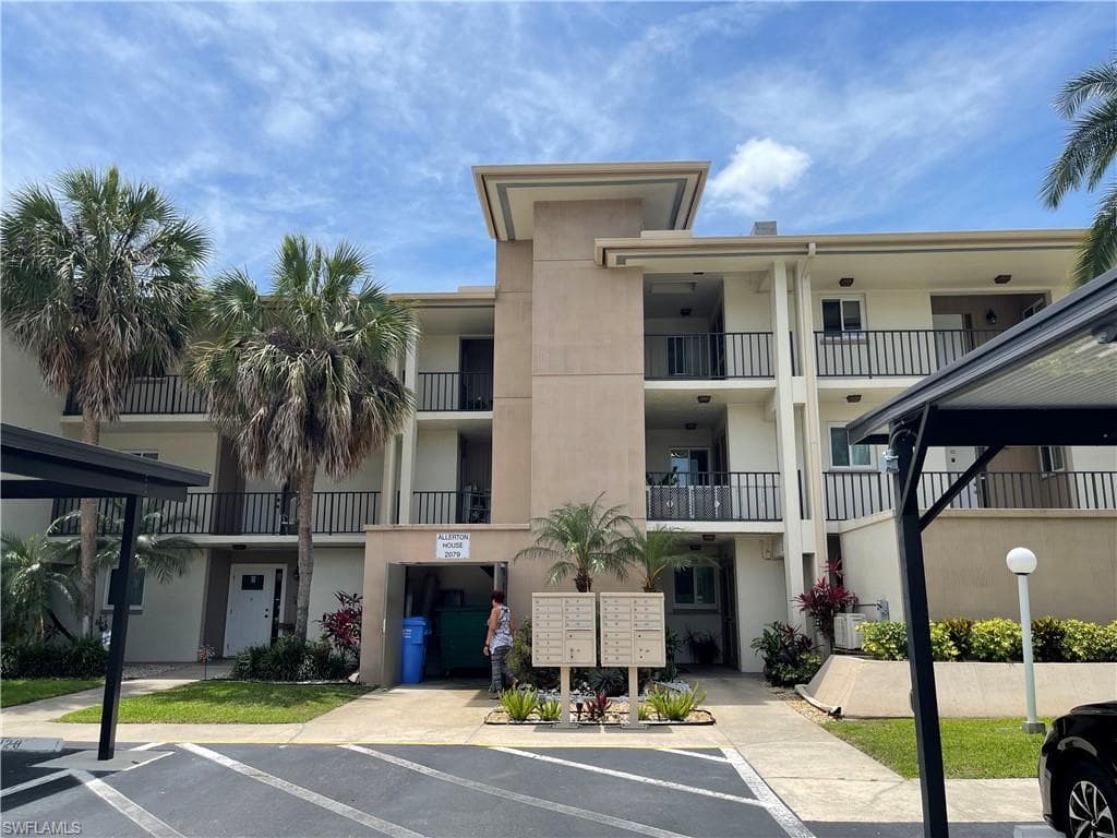 2079 Barkeley LN 19 FORT MYERS, FL 33907
