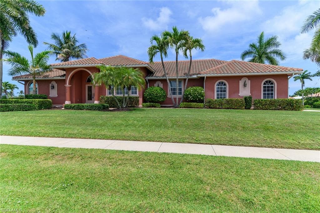 98 Gulfport CT MARCO ISLAND, FL 34145