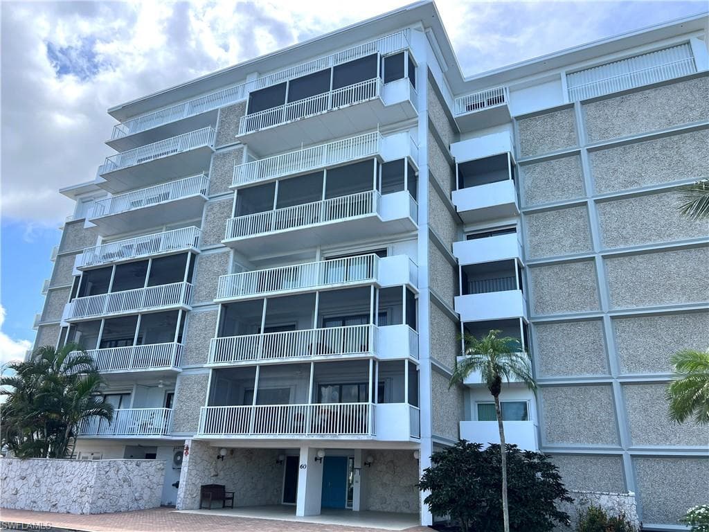 60 Pelican ST W 202 NAPLES, FL 34113