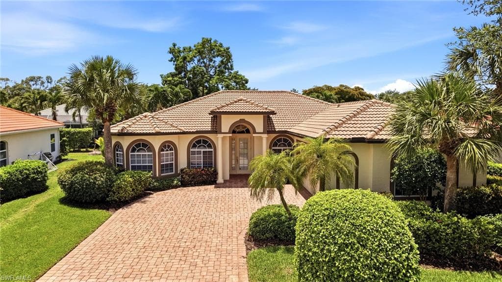 3951 Ruxton RD NAPLES, FL 34116