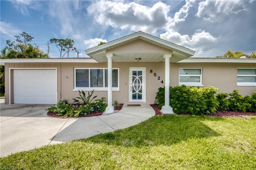 8524 Dartmouth ST FORT MYERS, FL 33907