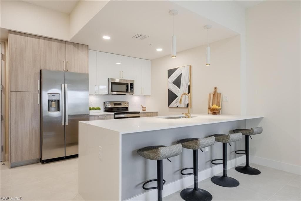 26589 ROSEWOOD POINTE DR B-308 BONITA SPRINGS, FL 34135