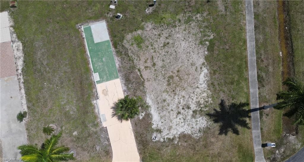105 Oak LN FORT MYERS, FL 33908