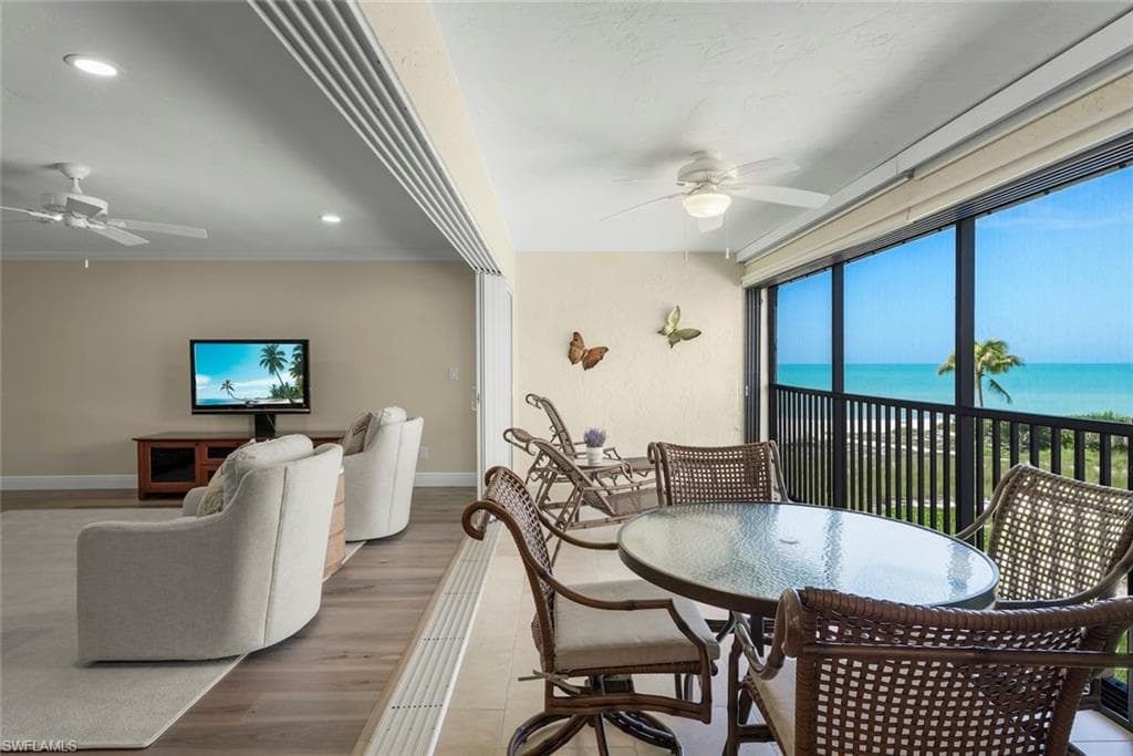 2721 W Gulf DR 205 SANIBEL, FL 33957