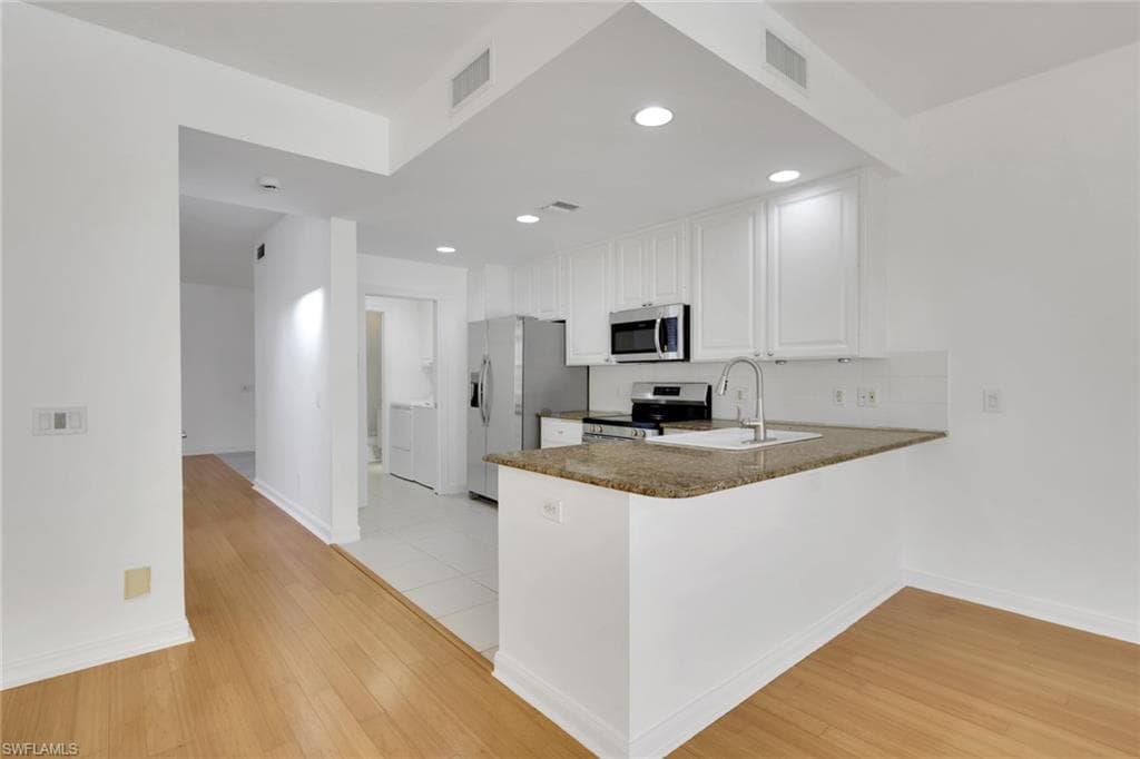 6284 Towncenter CIR NAPLES, FL 34119