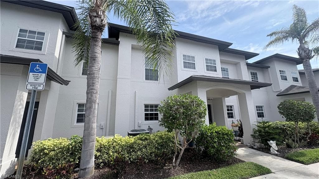 9064 Gervais CIR 105 NAPLES, FL 34120