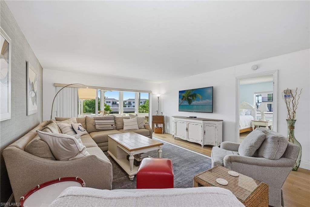 3410 Gulf Shore BLVD N 203 NAPLES, FL 34103