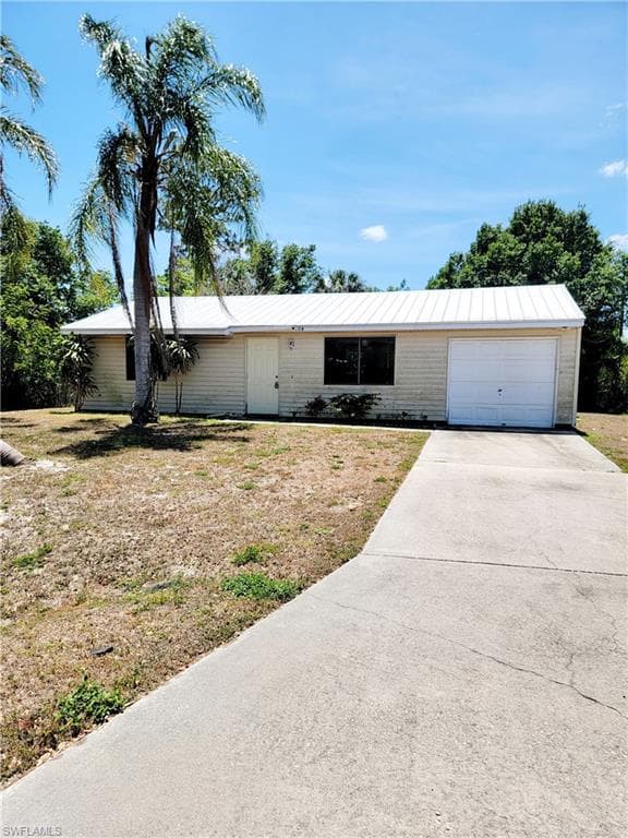 704 W Cleveland LN LEHIGH ACRES, FL 33936