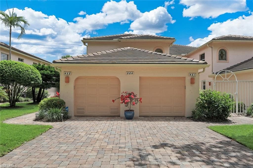 526 Lake Louise CIR 402 NAPLES, FL 34110