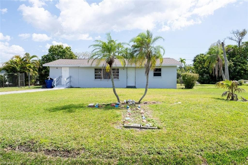 4631 New Haven DR FORT MYERS, FL 33908