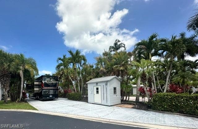 1408 Pearl Lake PT NAPLES, FL 34114