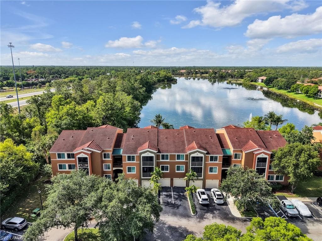 1205 Reserve WAY 302 NAPLES, FL 34105