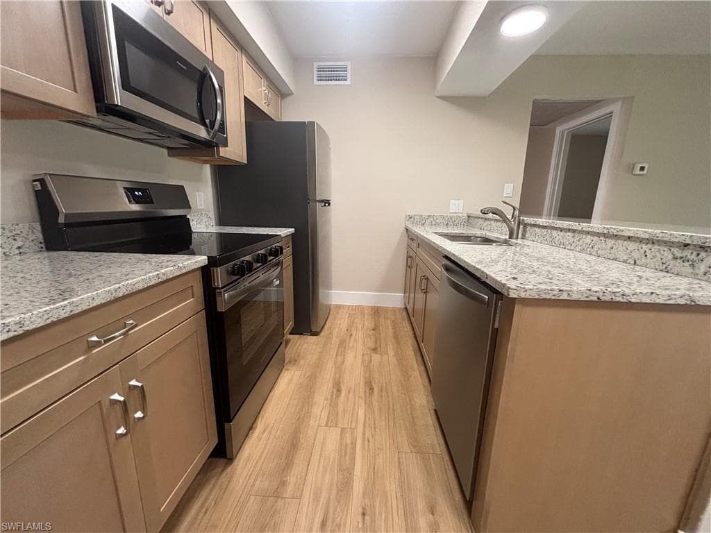5305 Summerlin RD 501 FORT MYERS, FL 33919