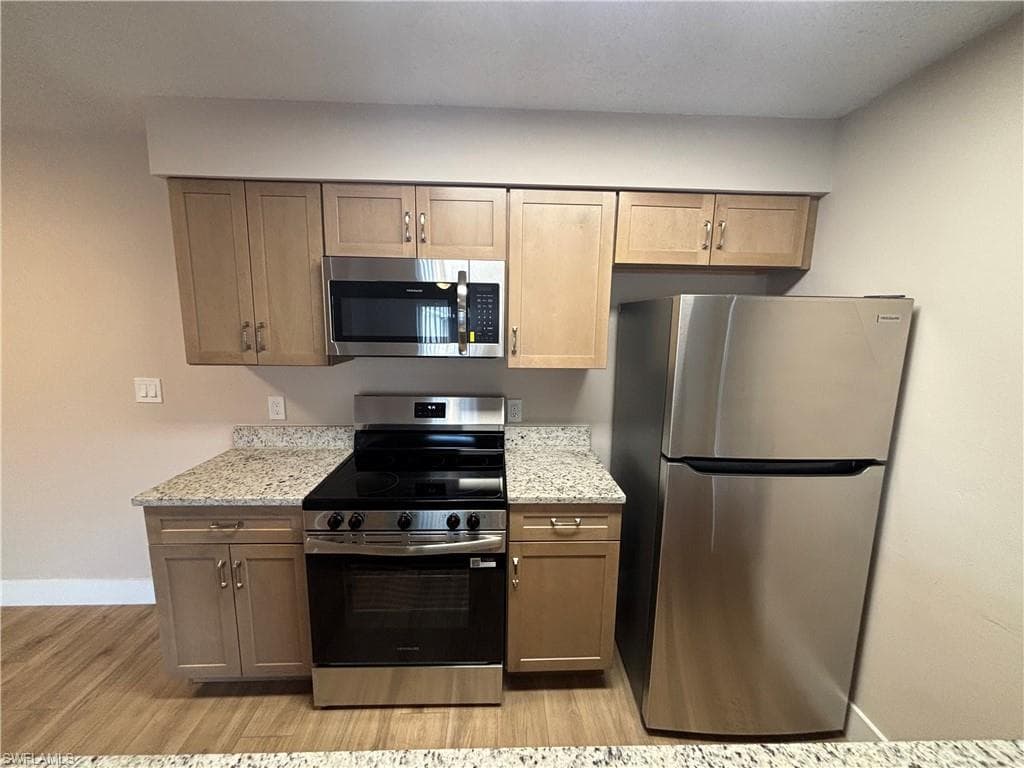5319 Summerlin RD 1916 FORT MYERS, FL 33919