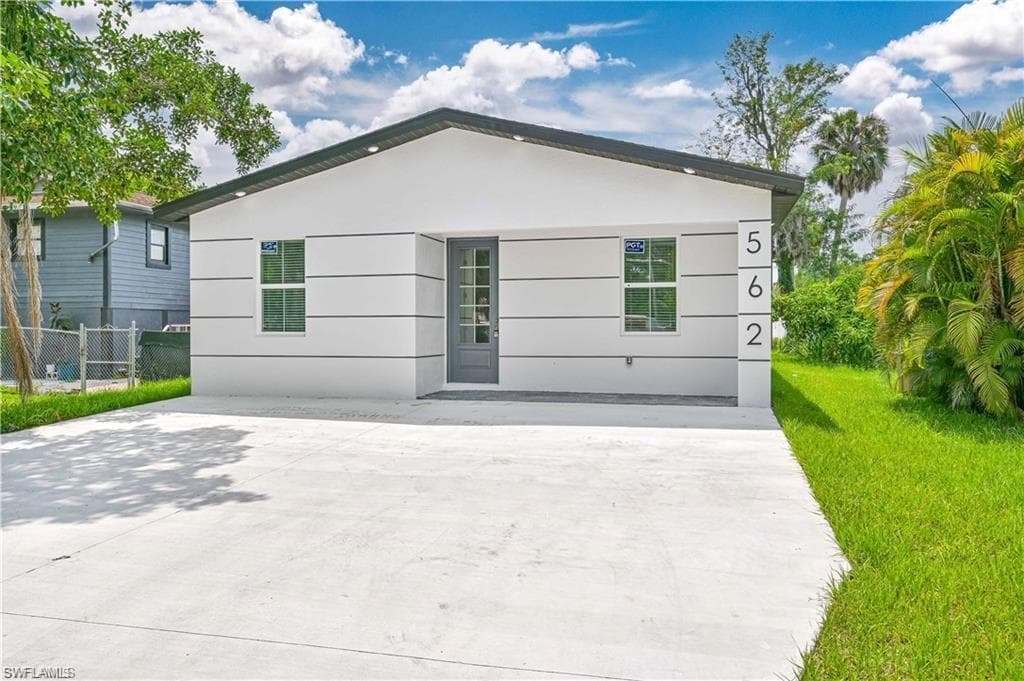 2223 Carver AVE FORT MYERS, FL 33916