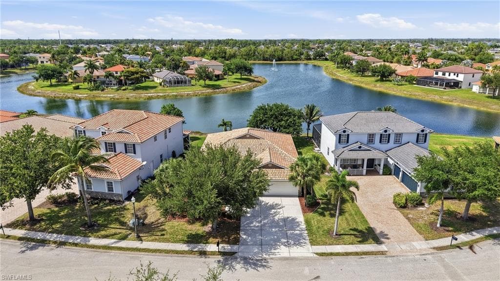 1121 Amber Lake CT CAPE CORAL, FL 33909