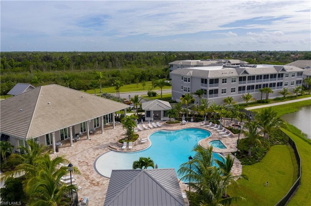 163 Indies DR E 106 NAPLES, FL 34114