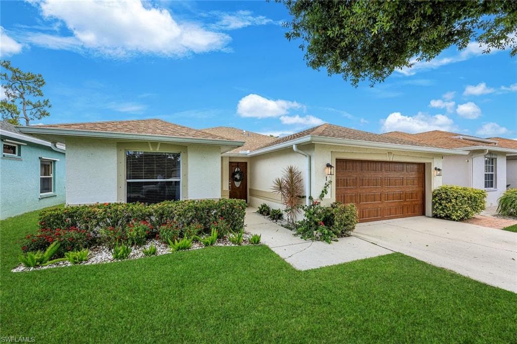 156 Stanhope CIR NAPLES, FL 34104