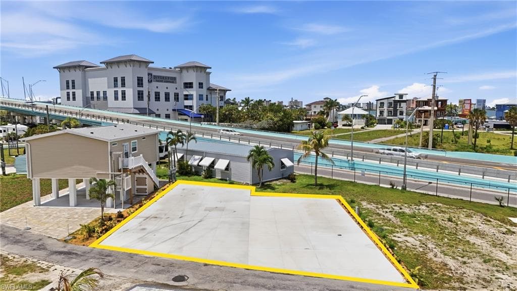 19281 #32-33 San Carlos BLVD FORT MYERS BEACH, FL 33931