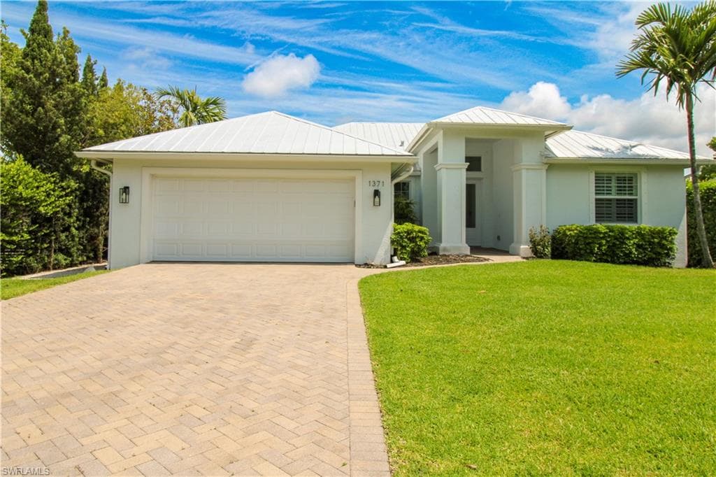 1371 Michigan AVE NAPLES, FL 34103