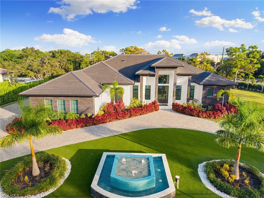10 Caribbean RD NAPLES, FL 34108