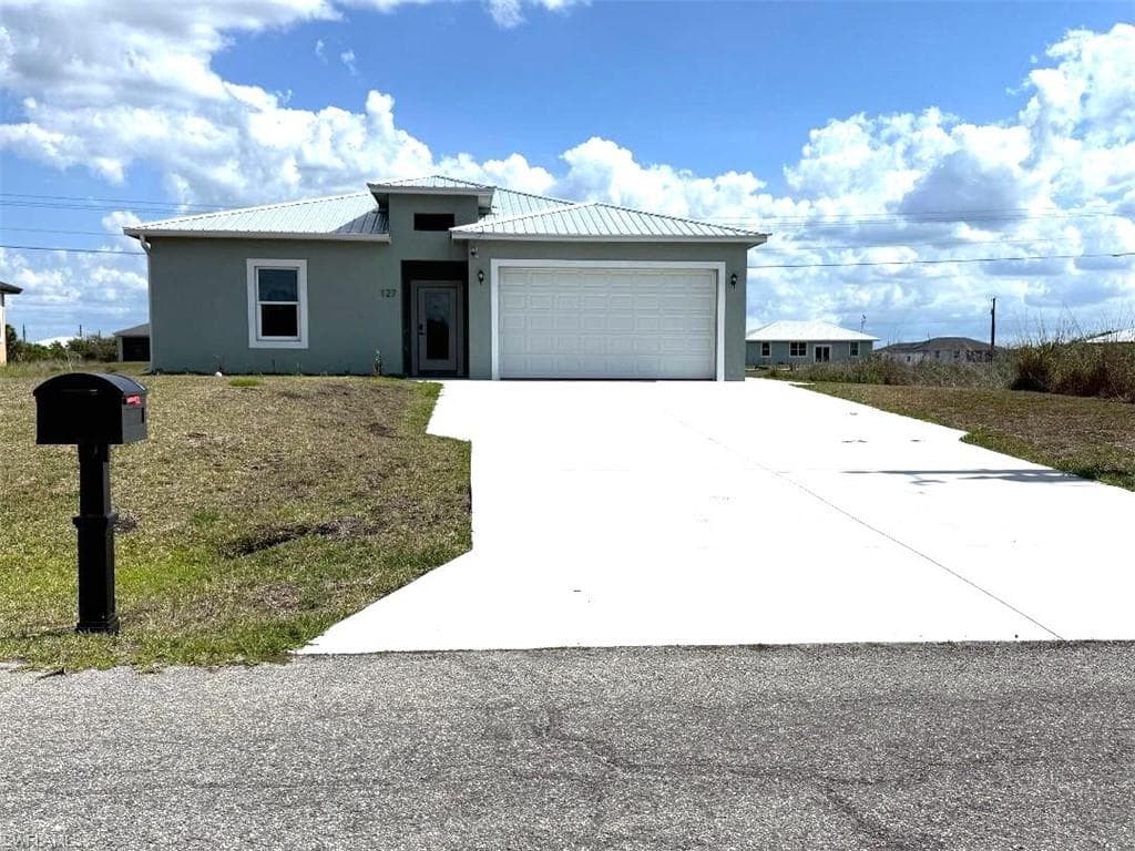 127 Carousel AVE LABELLE, FL 33935