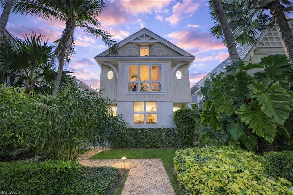 42 6th ST S NAPLES, FL 34102
