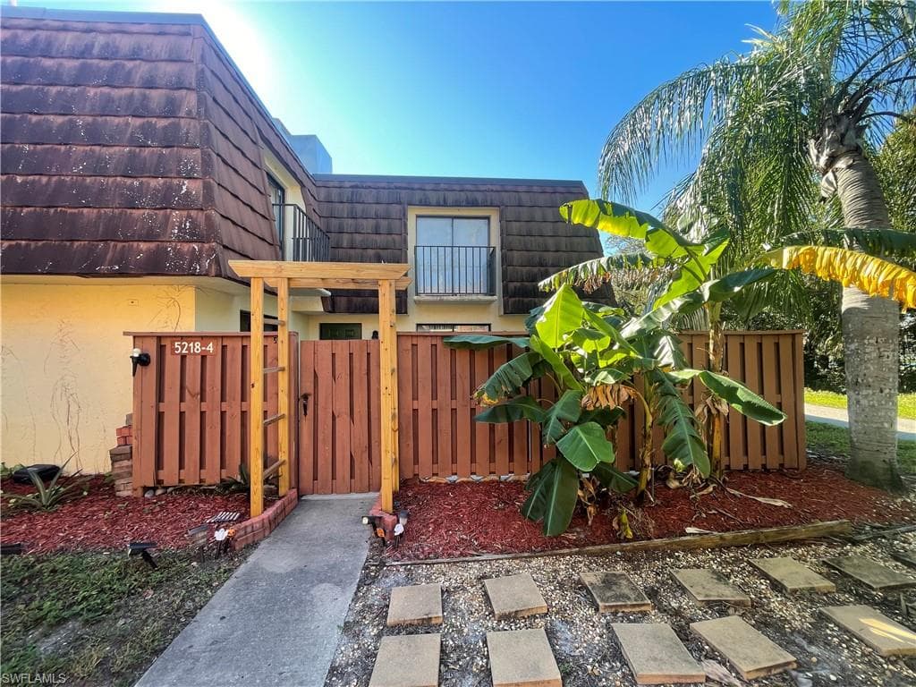 5218 Cedarbend DR 4 FORT MYERS, FL 33919