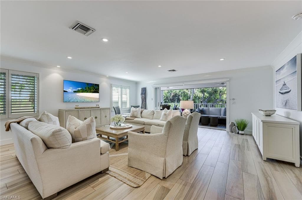 225 5th AVE S 104 NAPLES, FL 34102