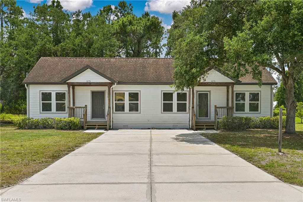1076/1078 Ainsworth ST E LEHIGH ACRES, FL 33974