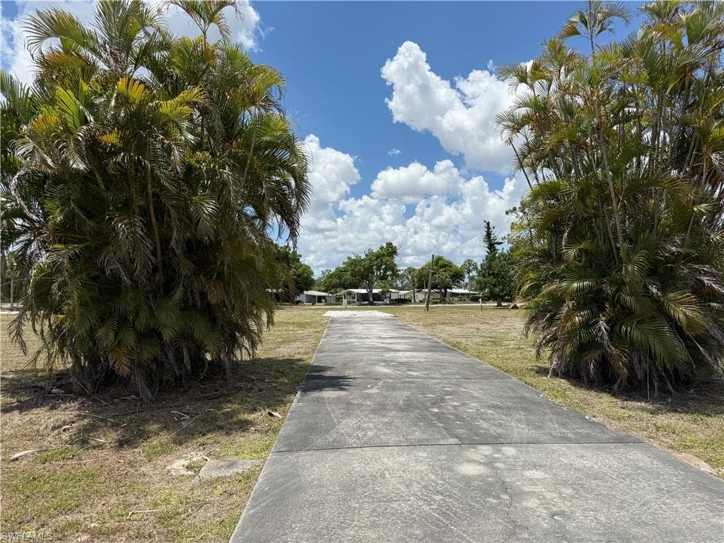 19279 Arrowhead LN NORTH FORT MYERS, FL 33903