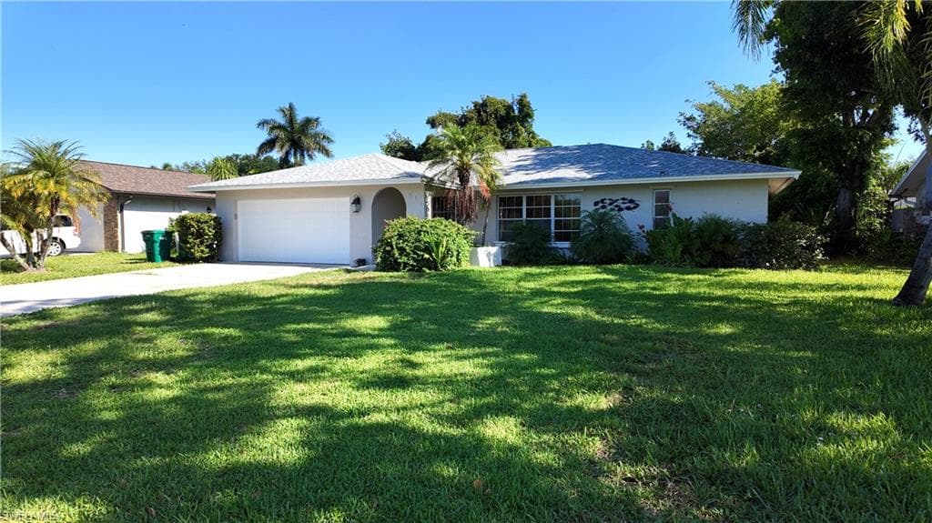 541 Landmark DR NAPLES, FL 34112