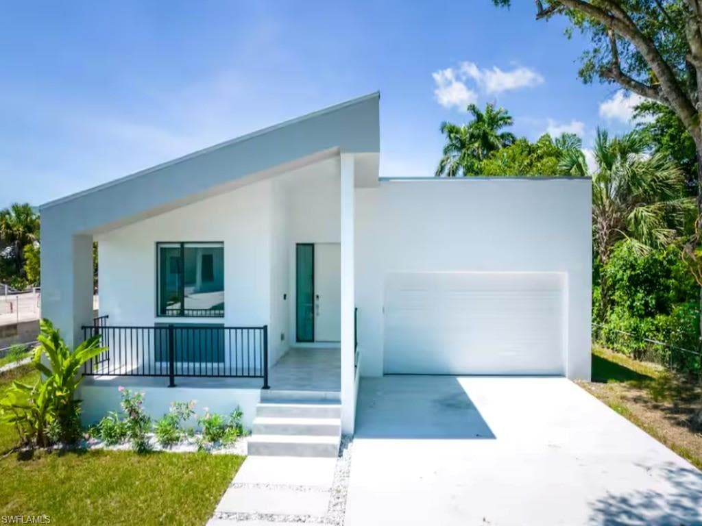 3015 KAREN DR NAPLES, FL 34112