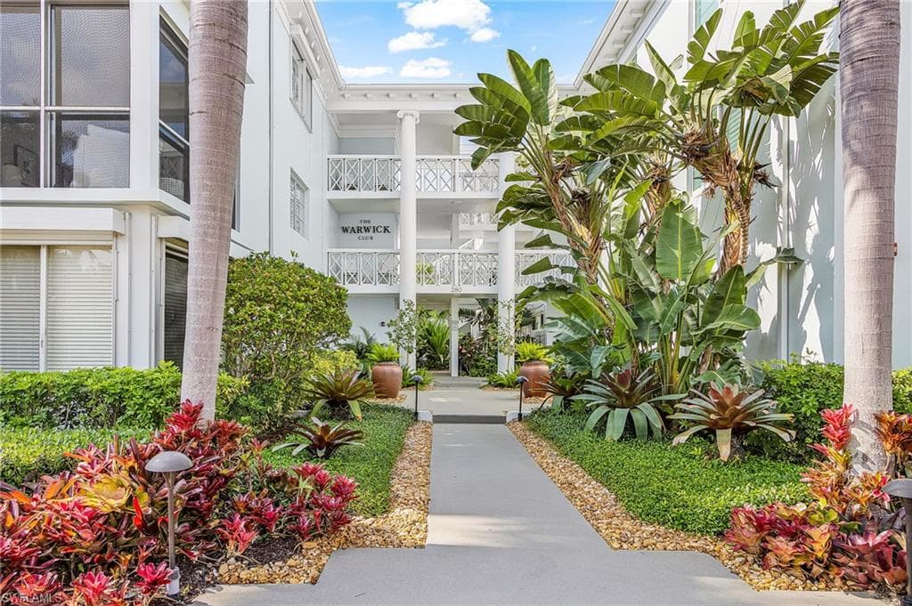 280 2nd AVE S 206 NAPLES, FL 34102