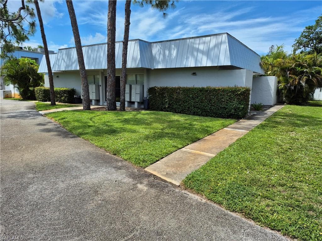 4909 Catalina DR 49 NAPLES, FL 34112