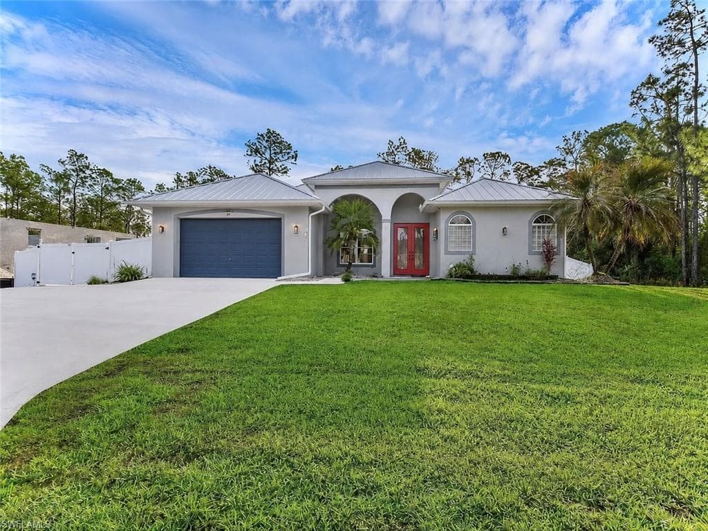 816 Columbus AVE LEHIGH ACRES, FL 33972
